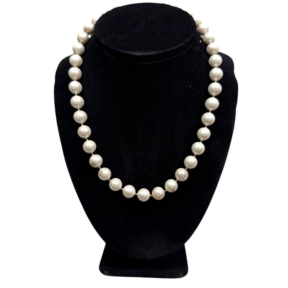 Vintage Classic Faux Pearl Necklace Cream Speckled Colored Costume Jewelry 18 in